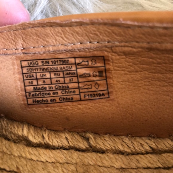 UGG NIB W Sandrine II Metallic W/ Gold sz 10 - Picture 8 of 8